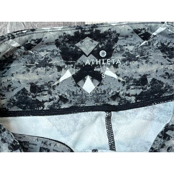 Athleta Cosmic Chaturanga Black White Capri Cropped Activewear Leggings SMALL - Picture 3 of 12